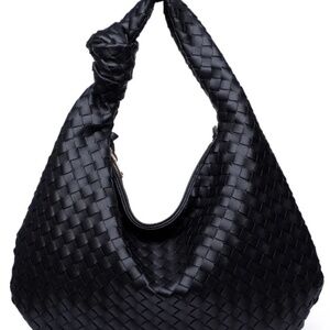 Urban Expressions Vanessa Hobo